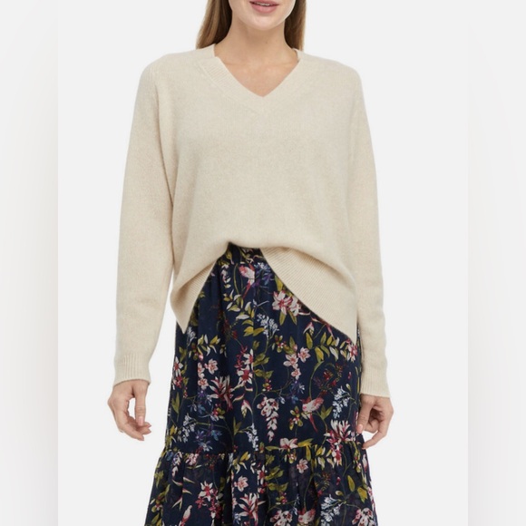 Biltmore Long Sleeve V-Neck Cashmere Sweater in Oat Heather Size Large NEW - Picture 1 of 8